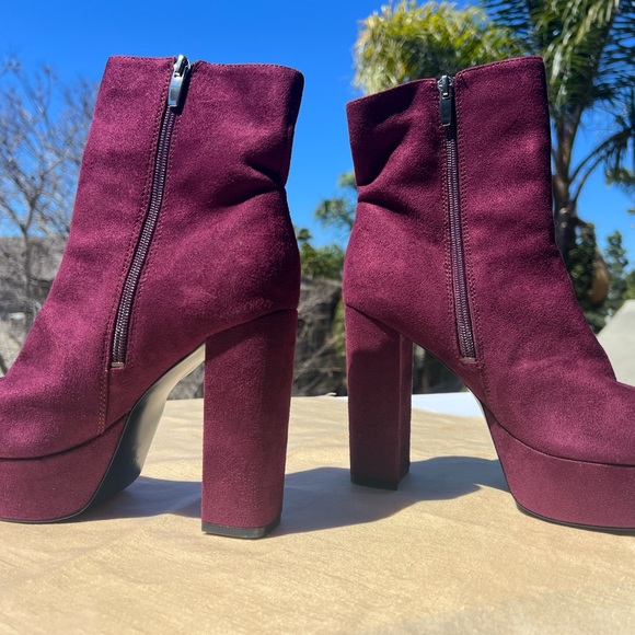 Nine West ankle high- 5” heel boot - Picture 2 of 11
